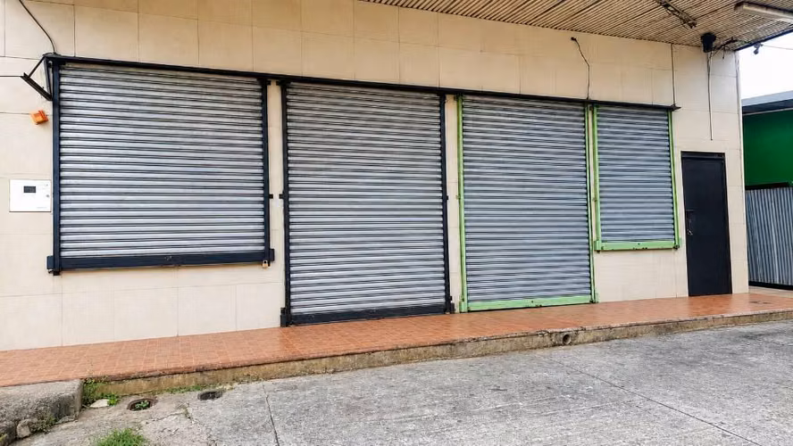 SE ALQUILA  LOCALES 100MT2 CADA UNO CENTRO DE LA CHORRERA