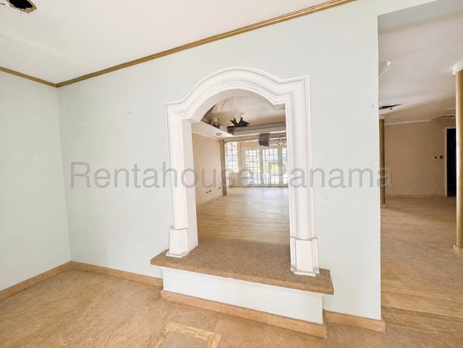 House for Sale in Altos del Golf Only Direct Client MC