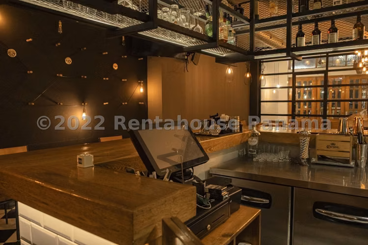 Alquilo Local en Casco Antiguo OF25-9248