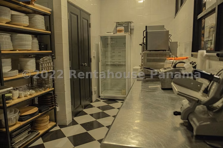 Alquilo Local en Casco Antiguo OF25-9248