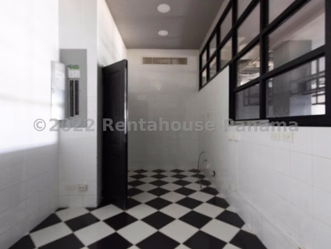 Alquilo Local en Casco Antiguo OF25-9248