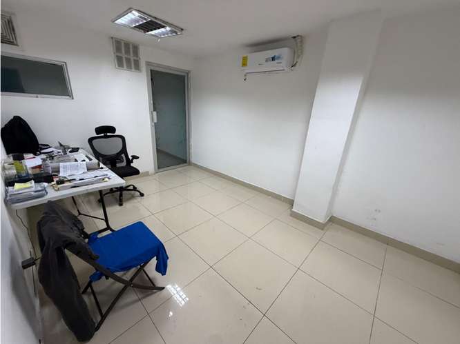 SE VENDE GALERA COLÓN FRANCE FIELD 2750M ESPACIO 2 RAMPAS DE DESCARGA - Imagen 4