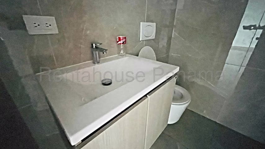 Oficina Comercial en Alquiler en Obarrio JG