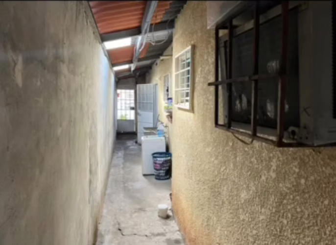 Se alquila casa en Don Bosco