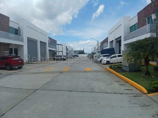 ALQUILER DE LOCAL COMERCIAL EN TOCUMEN