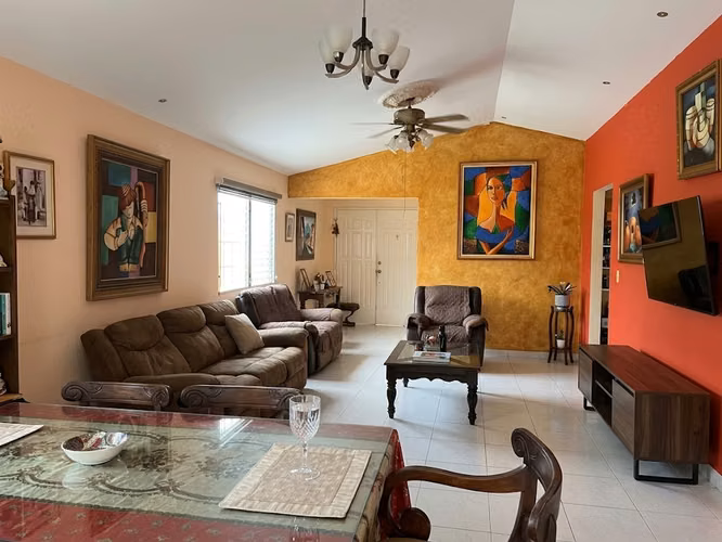 Se Alquila Casa en Quintas de Monticello