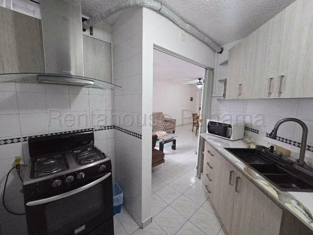 Se alquila apartamento amoblado en El Cangrejo