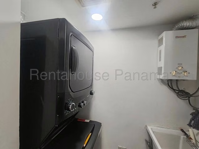 Se alquila apartamento amoblado en Vía España - Imagen 11