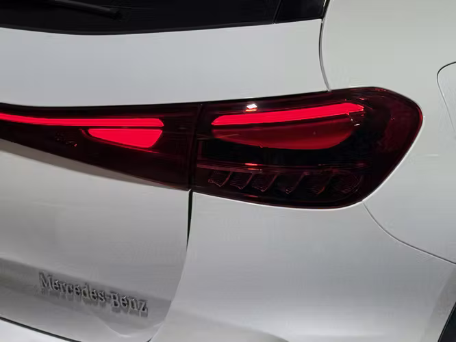 MERCEDES-BENZ EQA 