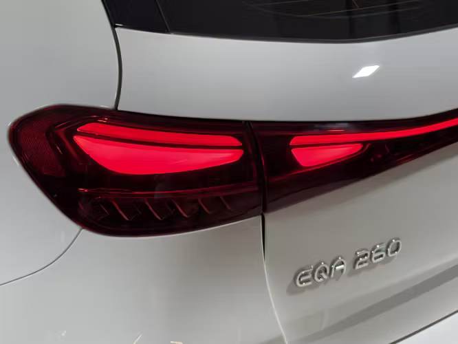 MERCEDES-BENZ EQA 