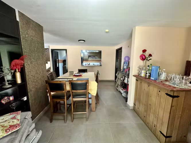 Se vende casa con patio en Condado del Rey