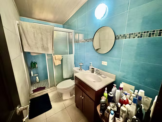 Se vende casa con patio en Condado del Rey