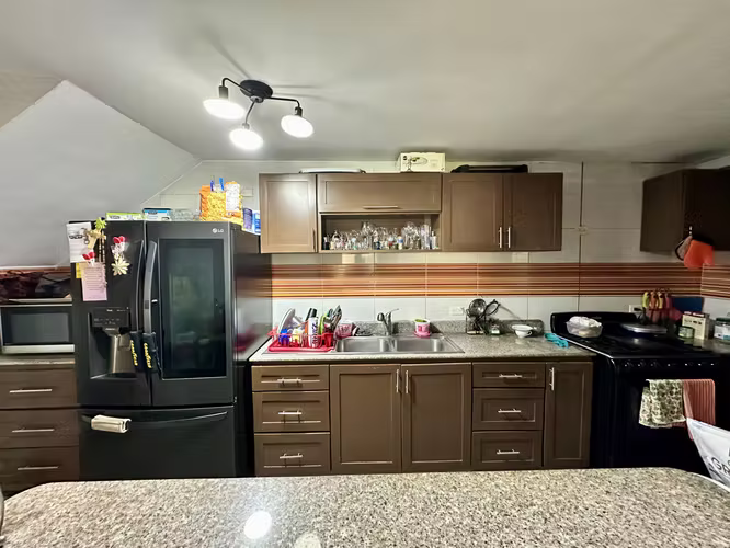 Se vende casa con patio en Condado del Rey