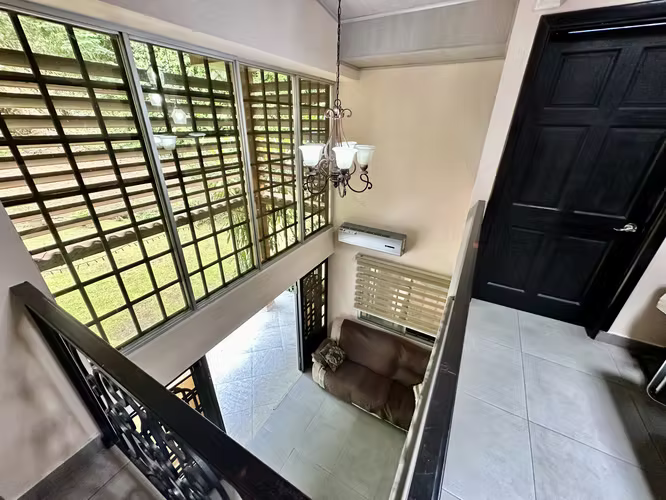 Se vende casa con patio en Condado del Rey