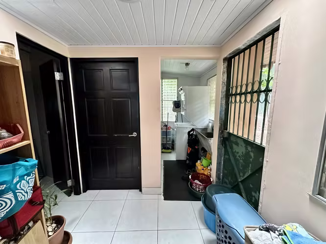 Se vende casa con patio en Condado del Rey