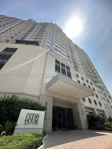 Se alquila apartamento en exclusivo PH en Santa María