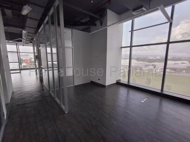 Venta Oficina Santa María - YD