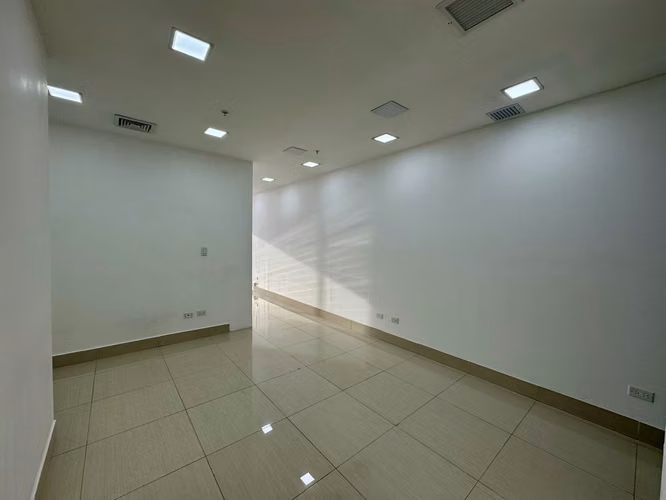 56 M2 CON PARKING Y BAÑO PRIVADO · RBS TOWER · 1002A - Imagen 4