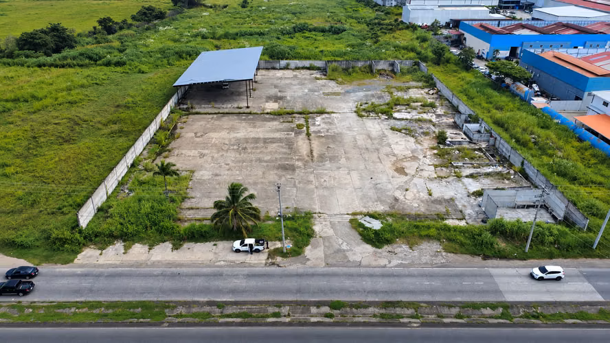 SE ALQUILA TERRENO COMERCIAL VÍA PARAMERICANA