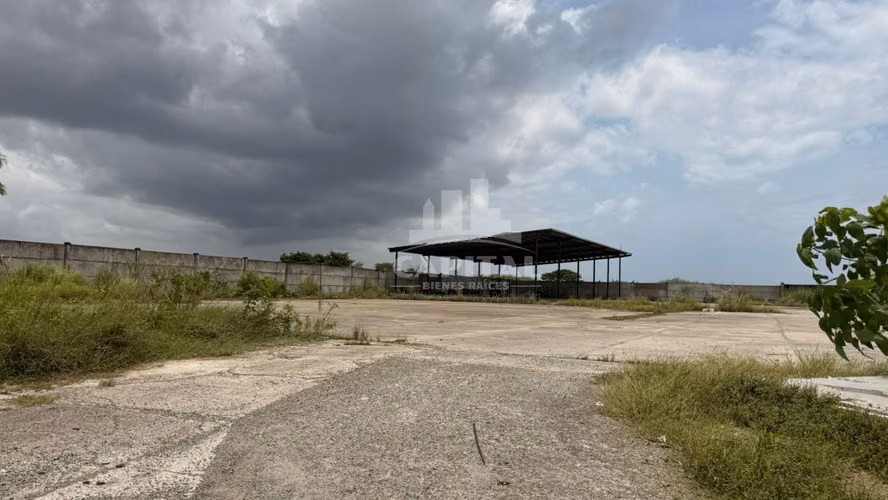 SE ALQUILA TERRENO COMERCIAL VÍA PARAMERICANA