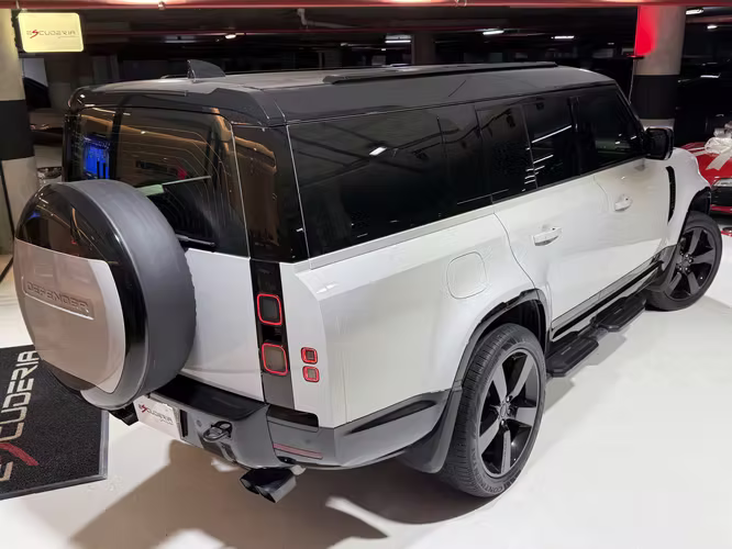 LAND ROVER DEFENDER 130 400PS X-DYNAMIC HSE 2026