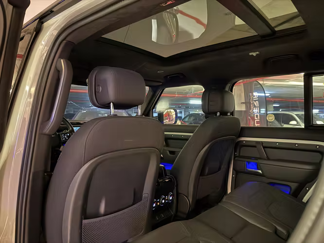 LAND ROVER DEFENDER 130 400PS X-DYNAMIC HSE 2026