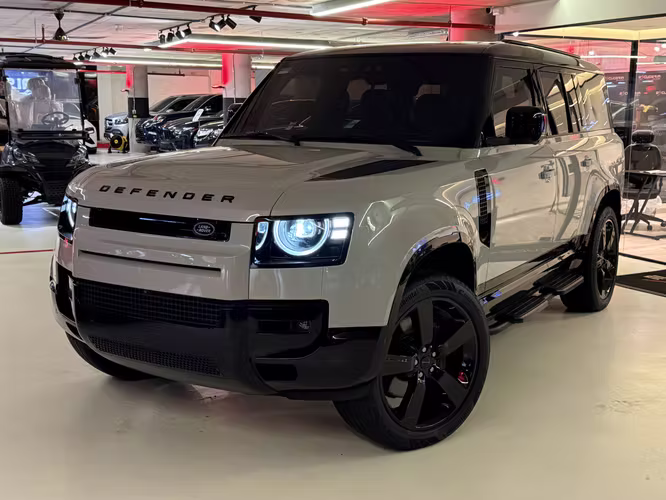 LAND ROVER DEFENDER 130 400PS X-DYNAMIC HSE 2026