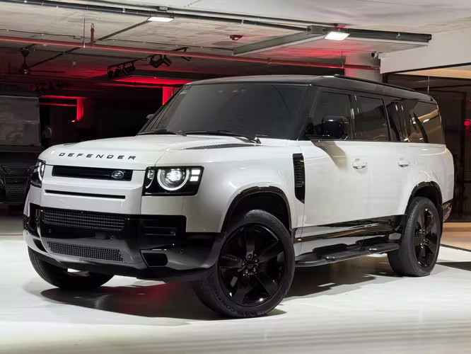LAND ROVER DEFENDER 130 400PS X-DYNAMIC HSE 2026