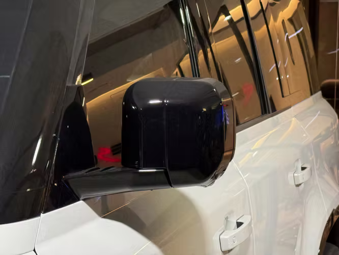 LAND ROVER DEFENDER 130 400PS X-DYNAMIC HSE 2026