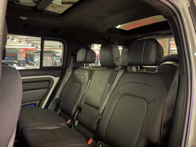 LAND ROVER DEFENDER 130 400PS X-DYNAMIC HSE 2026