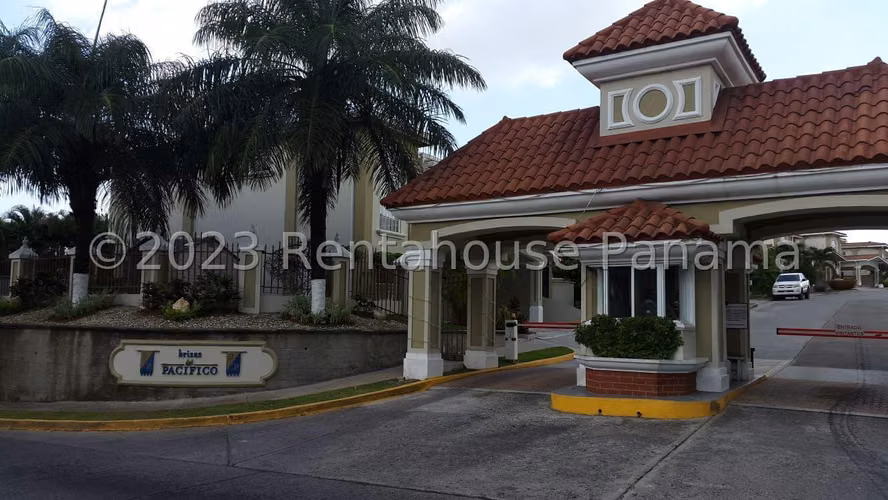 Vendo Casa en Brisas Del Golf LC25-9517