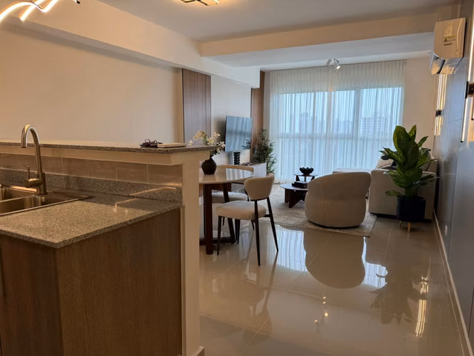 ALQUILER DE APARTAMENTO AMOBLADO FRENTE AL PARQUE OMAR - Imagen 2