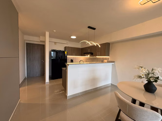 ALQUILER DE APARTAMENTO AMOBLADO FRENTE AL PARQUE OMAR - Imagen 6
