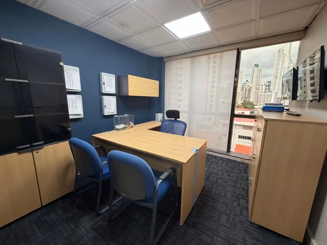 Oficina Amoblada en Alquiler en Calle 50 | 132 m²