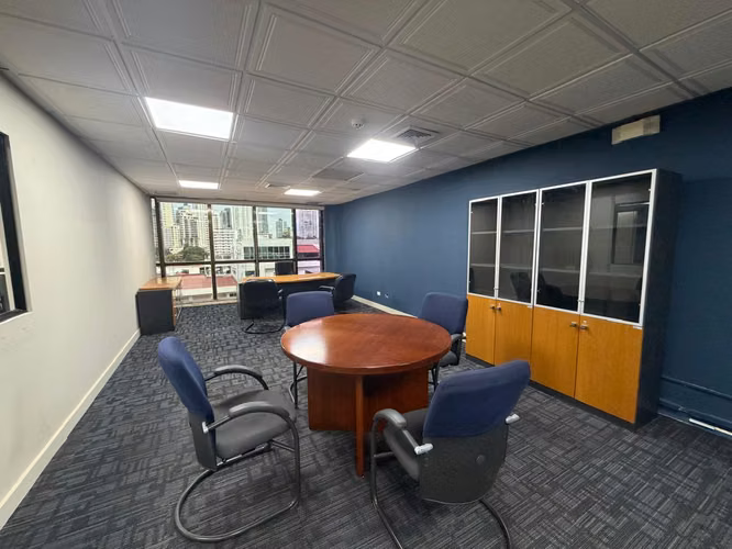 Oficina Amoblada en Alquiler en Calle 50 | 132 m²