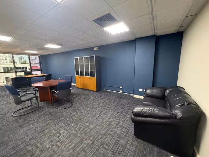 Oficina Amoblada en Alquiler en Calle 50 | 132 m²