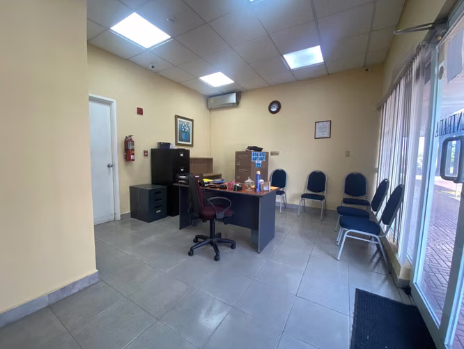 Local Comercial en Venta en PH Centro Médico Cuatro Altos, Colón| Ideal Para Clínica. - Imagen 10