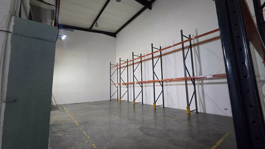 BODEGA LISTA PARA OCUPAR - MAÑANITAS - 377.50M2