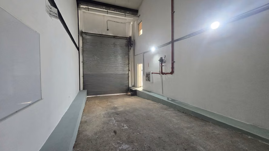 BODEGA LISTA PARA OCUPAR - MAÑANITAS - 377.50M2