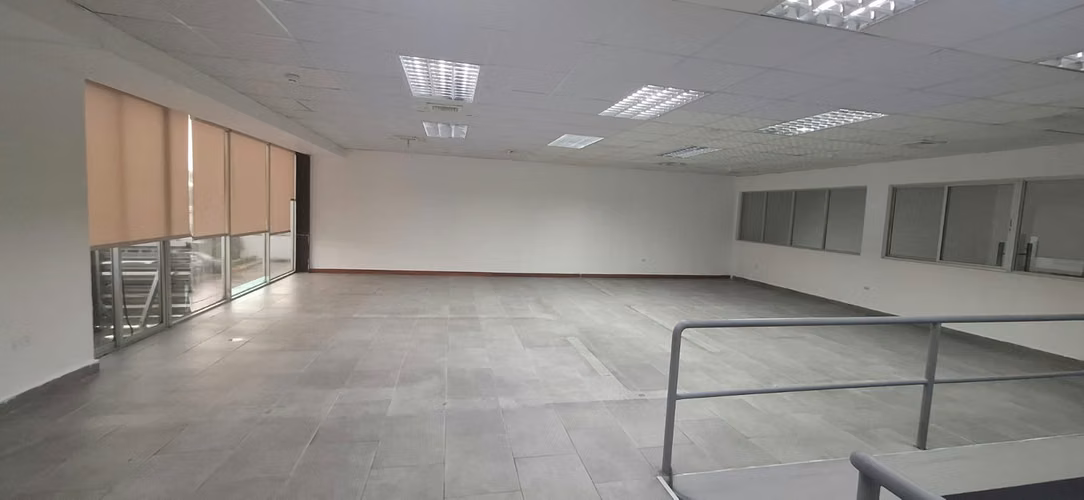 BODEGA LISTA PARA OCUPAR - MAÑANITAS - 377.50M2