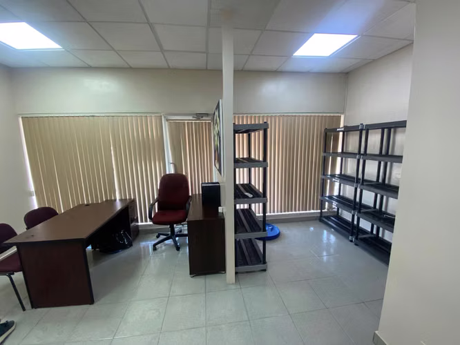 Local Comercial en Venta en PH Centro Médico Cuatro Altos, Colón| Ideal Para Clínica. - Imagen 9