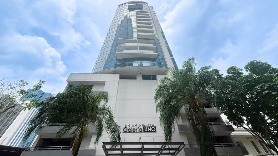 Apartamento en Piso Alto en Venta en el Corazón de Obarrio