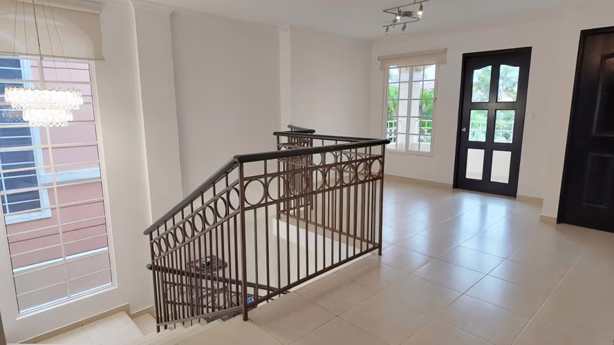 SE ALQUILA ACOGEDORA CASA EN VILLA VALENCIA, COSTA SUR