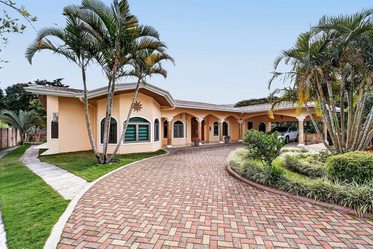 Casa Elegante en Boquete Panamá - Imagen 2
