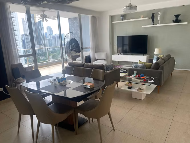 VENDO APARTAMENTO AMUEBLADO PISO ALTO CON VISTA AL MAR Y CIUDAD