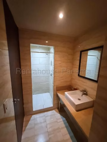 Exclusivo Apartamento en Alquiler en Obarrio 27PPM2030