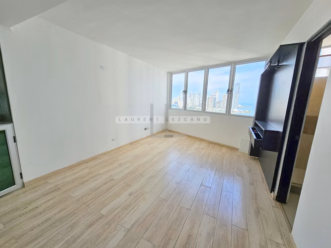 Venta de Apartamento Dúplex en PH Marina Terrace - Avenida Balboa. Haga oferta