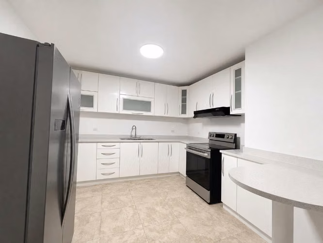 Apartamento remodelado en alquiler en Obarrio - Imagen 2