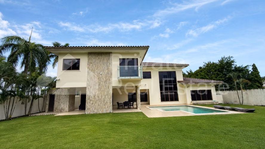 Se Vende casa en Paseo del parque Costa del Este