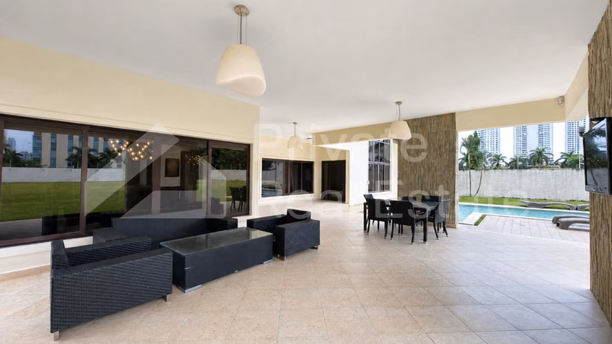Se Vende casa en Paseo del parque Costa del Este